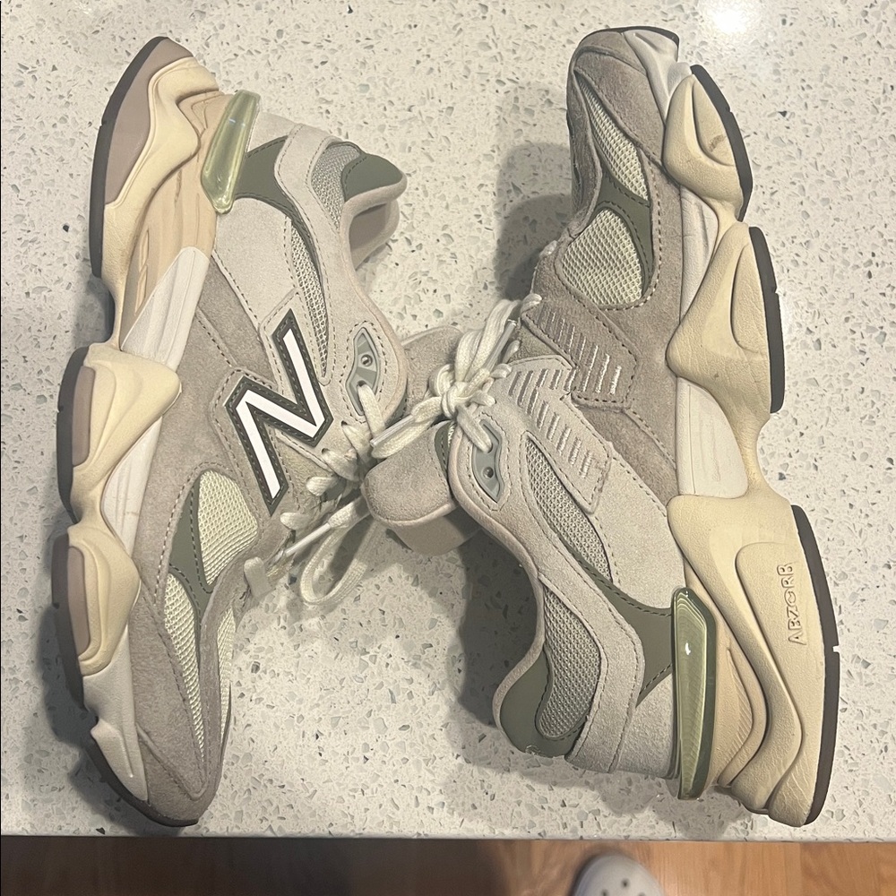 Updated title! New Balance x Madewell Unisex 9060 Sneakers